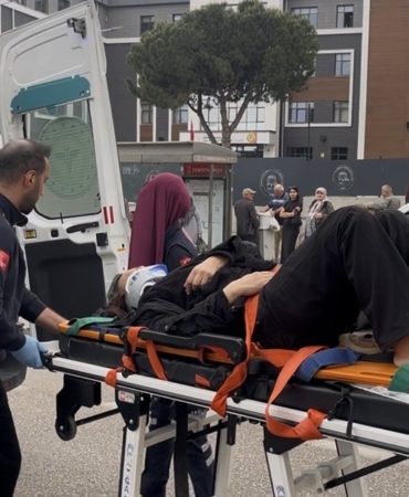 Bursa’da alt geçit yerine yolu kullanan yayaya otomobil çarptı
