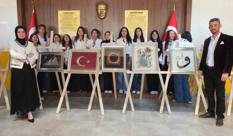 Burhaniye’de Filoğrafi kursundaki eserler ilgi gördü