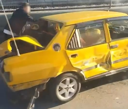 Alkollü sürücü direksiyon hakimiyetini kaybetti, bariyerlere çarptı