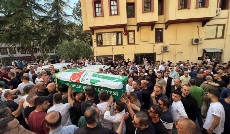 Bursaspor taraftarı Ertuğ Toker son yolculuğuna uğurladı