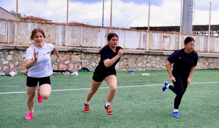 ‘Gençlik Haftası’ atletizm yarışmaları Bilecik’te sona erdi