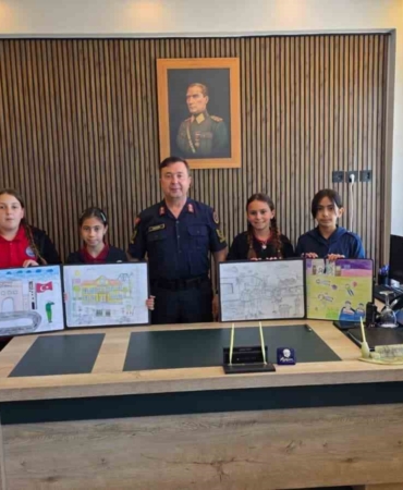 Esenköy’de öğrencilerden jandarmaya anlamlı ziyaret