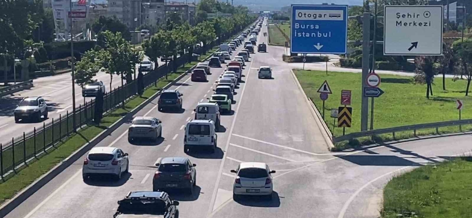 Bayram dönüş trafiği İnegöl’de yoğunlaştı