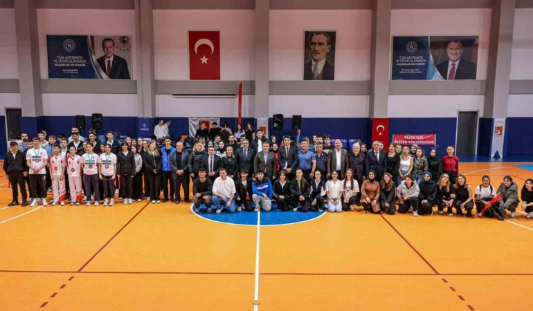 Vali Sözer Pazaryeri’nde bir dizi program gerçekleştirdi