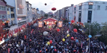 Sultanbeyli’de kanseri yenen Zeyd için binlerce balon gökyüzüne bırakıldı