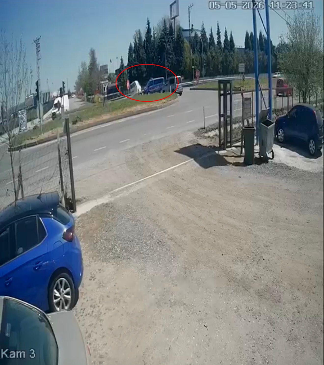 Lüleburgaz’da jandarma aracıyla çarpışan panelvan takla attı: 1 yaralı