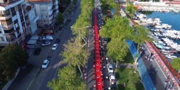 Tekirdağ’da dev bayrakla gençlik yürüyüşü