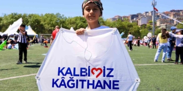 Kağıthane’de gökyüzü şenlendi: 15 bin uçurtma dağıtıldı, dereceye girenlere ödül yağdı