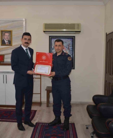 Manyas’ta jandarma ve emniyete başarı belgesi