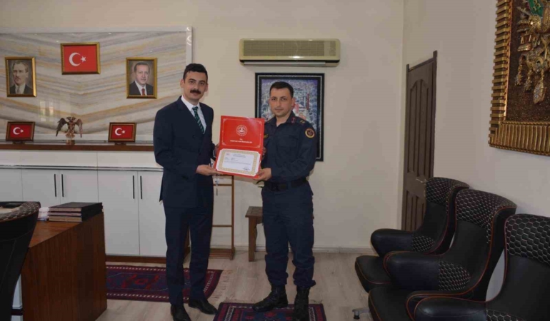 Manyas’ta jandarma ve emniyete başarı belgesi