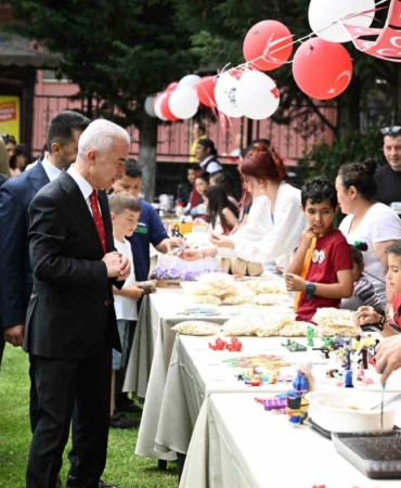 Lüleburgaz’da "Okuyan Kampüs - Açık Hava Kütüphaneleri Projesi" etkinliği
