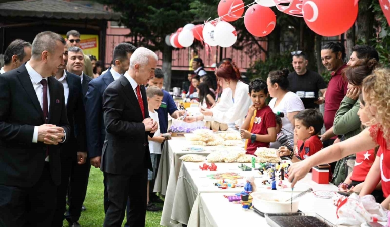 Lüleburgaz’da “Okuyan Kampüs – Açık Hava Kütüphaneleri Projesi” etkinliği