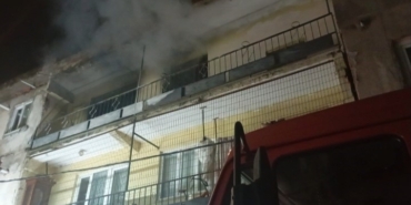 Bursa’da korkutan yangın: Daire kullanılamaz hale geldi