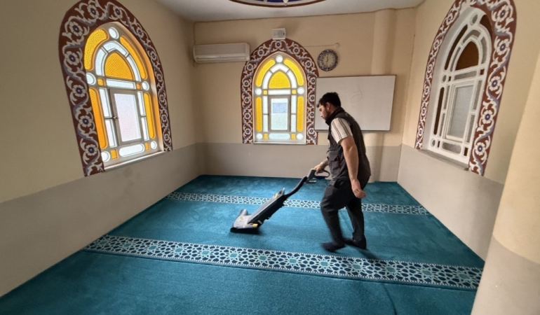Kartepe’de camiler Kurban Bayramı öncesi ibadete hazırlanıyor