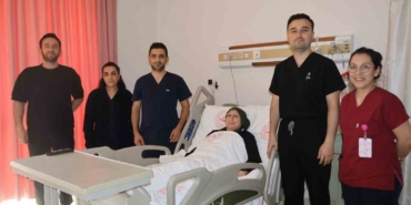 5 saat süren mikro operasyon başarıyla tamamlandı: Kendi dokusuyla hayata tutundu