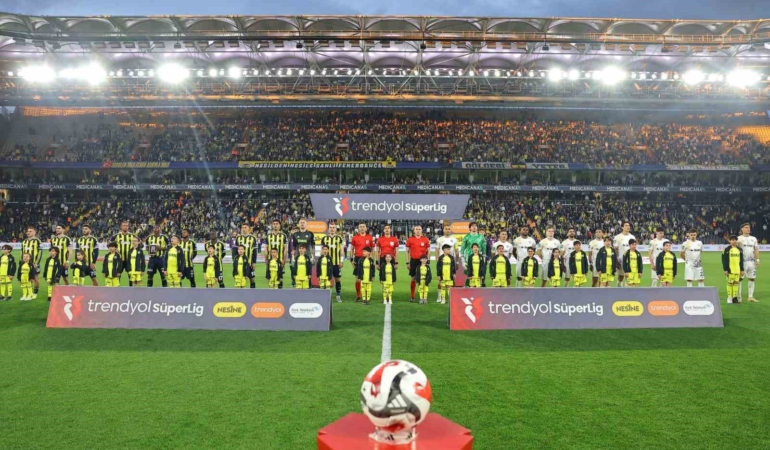 Trendyol Süper Lig: Fenerbahçe: 0 – Eyüpspor: 2 (İlk yarı)