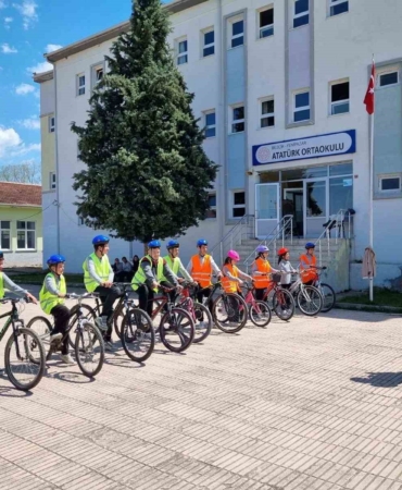 Trafik Haftasında öğrencilere uygulamalı eğitim