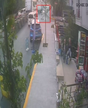 Beylikdüzü’nde 11 yaşındaki çocuk, skuter ile tırın altında kaldı