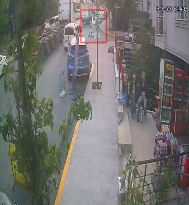 Beylikdüzü’nde 11 yaşındaki çocuk, skuter ile tırın altında kaldı
