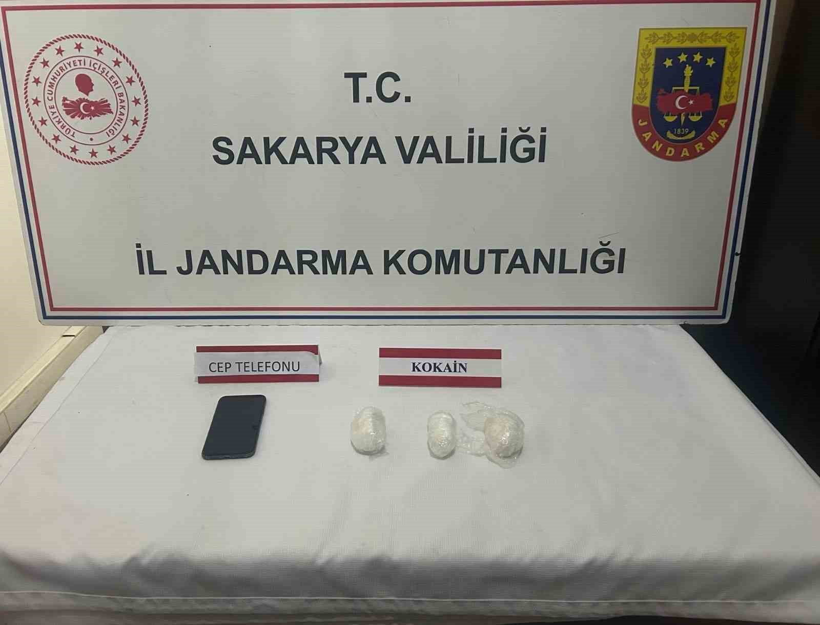 Sakarya’da 4 ilçede uyuşturucu operasyonu: 1 milyonluk kokain ele geçirildi