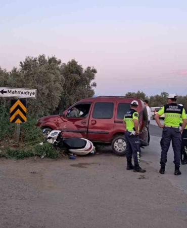 Bursa’da motosiklet ile hafif ticari araç çarpıştı: 2 yaralı
