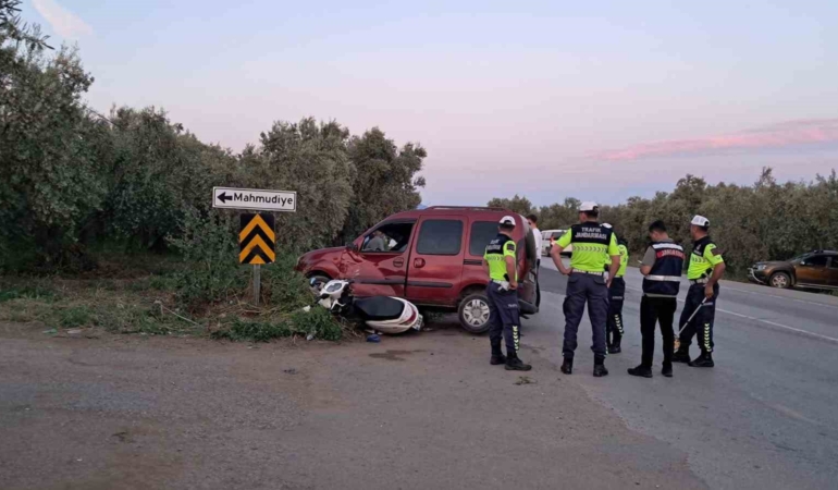 Bursa’da motosiklet ile hafif ticari araç çarpıştı: 2 yaralı