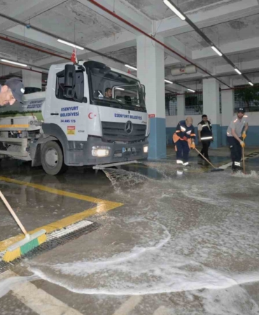 Esenyurt’ta kurban kesim alanlarında kapsamlı temizlik çalışması