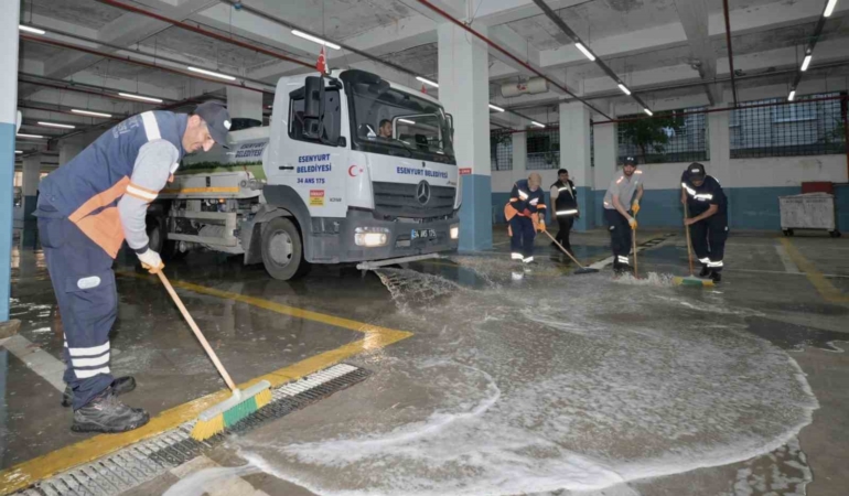 Esenyurt’ta kurban kesim alanlarında kapsamlı temizlik çalışması