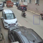 Edirne’de aynı sokakta yarım saat arayla iki kaza kameralara yansıdı