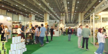 Burhaniyeli zeytinciler İzmir’de Olivtech fuarı açılışına katıldı