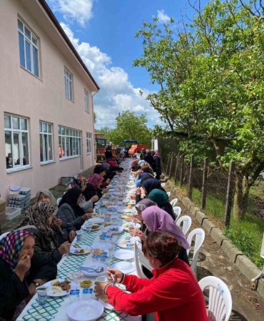 Karesi’de geleneksel hayır yemeğine 2 bin kişi katıldı