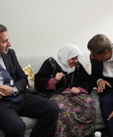 AK Parti İstanbul milletvekilleri Anneler Günü dolayısıyla sahadaydı