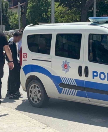 Boşanma aşamasında karısını bıçaklayacaktı, polis tam zamanında müdahale etti