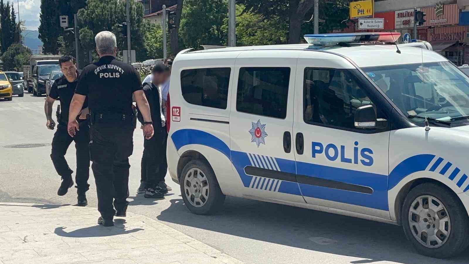 Boşanma aşamasında karısını bıçaklayacaktı, polis tam zamanında müdahale etti