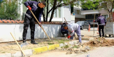 Altıeylül’de park ve yeşil alanlar yaza hazırlanıyor