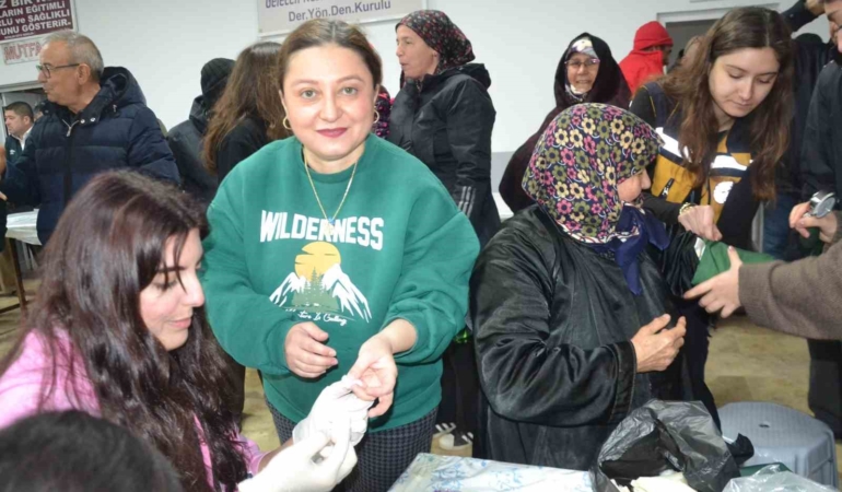 Üniversiteli sağlık öğrencilerinden köyde sağlık taraması