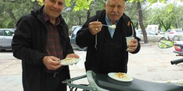 Burhaniye’de pilav hayırları devam ediyor