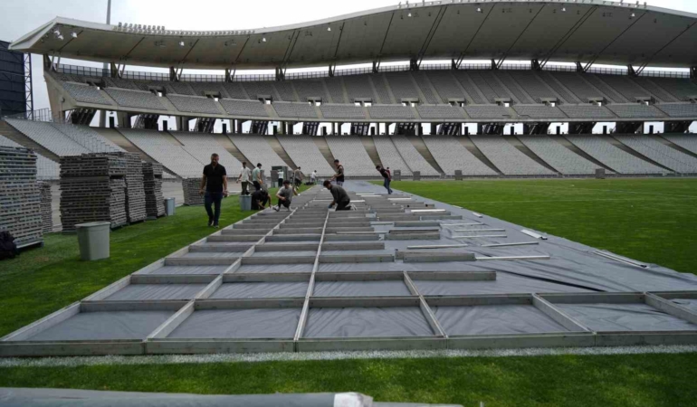 Kanye West’in İstanbul’daki 100 bin kişilik konserine “Travis Scott” sürprizi