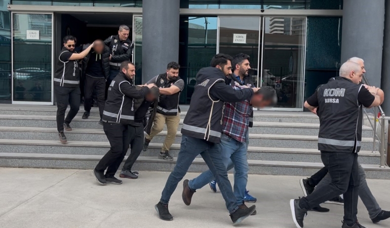 Bursa’da çiftçileri hedef alan tefeci çetesi adliyeye sevk edildi