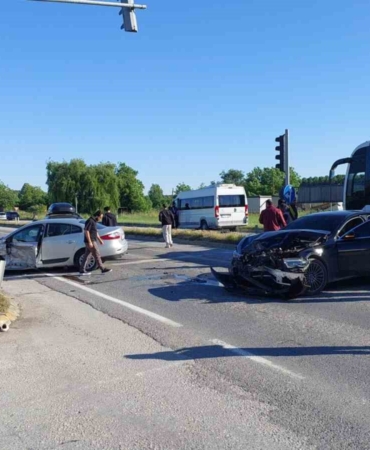 Sakarya’da zincirleme kaza: 3’ü çocuk 5 yaralı