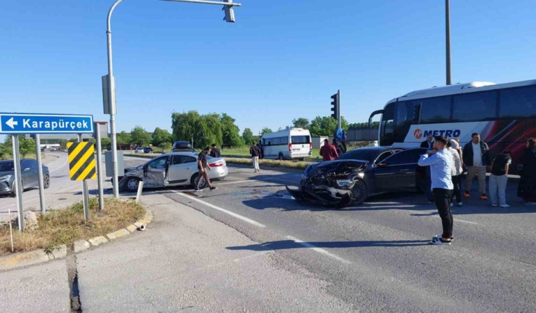 Sakarya’da zincirleme kaza: 3’ü çocuk 5 yaralı