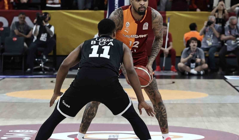 Beşiktaş ile Galatasaray yarı final için parkeye çıkacak
