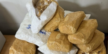 Otomobilin gösterge panelinden gizli kasa çıktı: 3,2 kilogram altın ele geçti