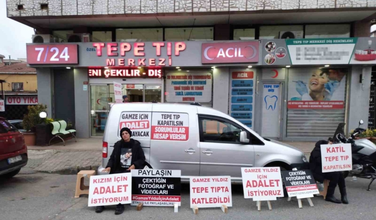 Ümraniye’de takılan serum sonrası hayatını kaybeden genç kızın ailesinden tıp merkezi önünde eylem