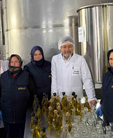 Bakan Yumaklı, zeytinyağı üretim tesislerinde incelemede bulundu