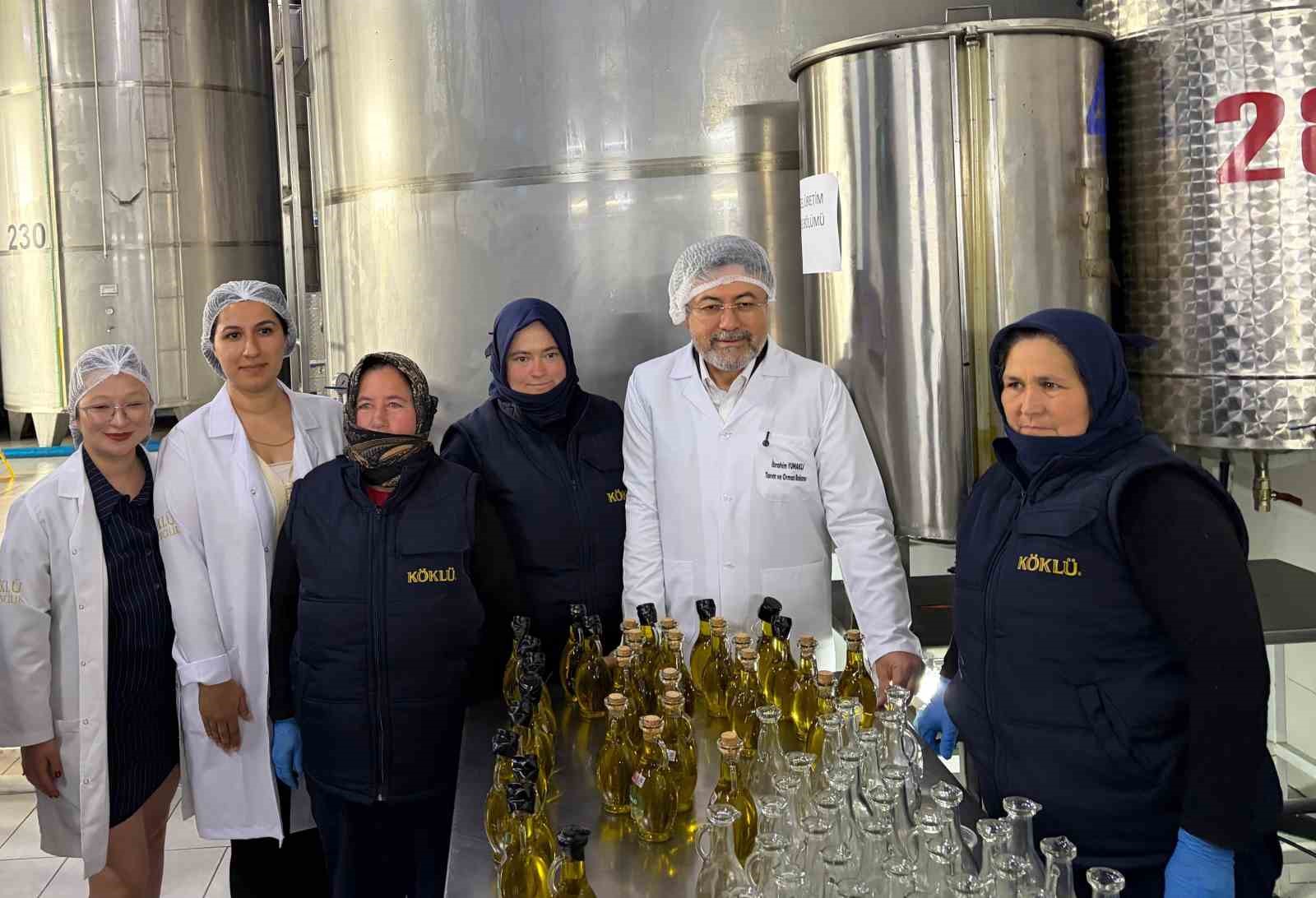 Bakan Yumaklı, zeytinyağı üretim tesislerinde incelemede bulundu