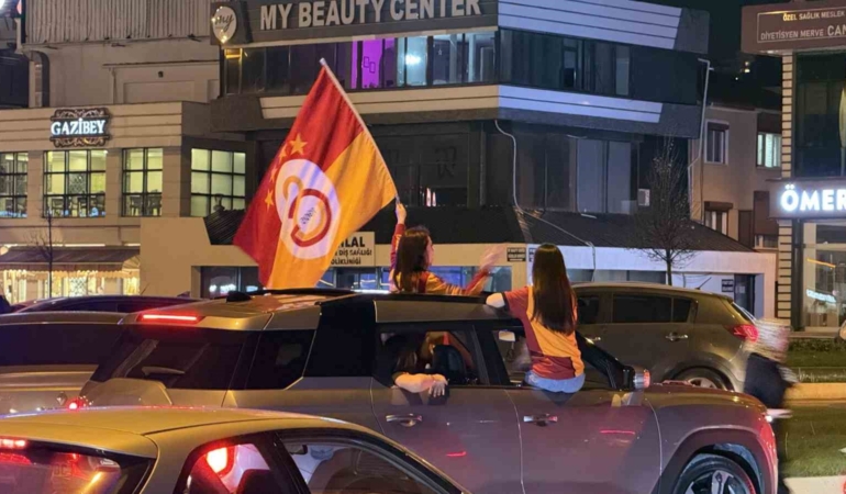 Galatasaray şampiyonluğunu ilan etti, Sakarya sokağa döküldü