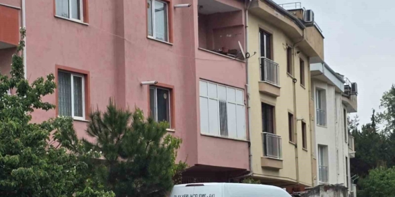 Haber alınamayan öğretmen evinde ölü bulundu