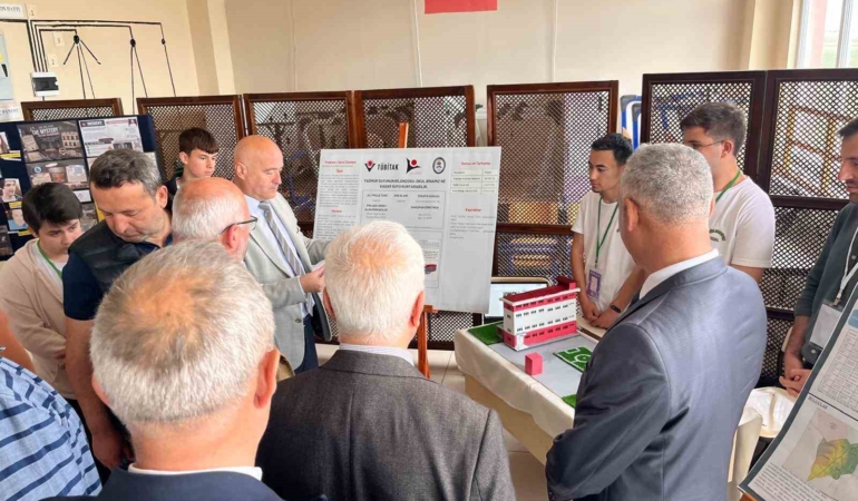 Tekirdağ’da gençler projelerini bilim fuarında sergiledi