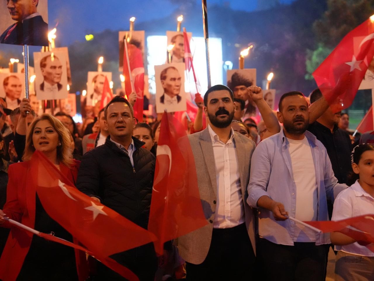 Ataşehir’de 19 Mayıs coşkusu meydanlara taştı